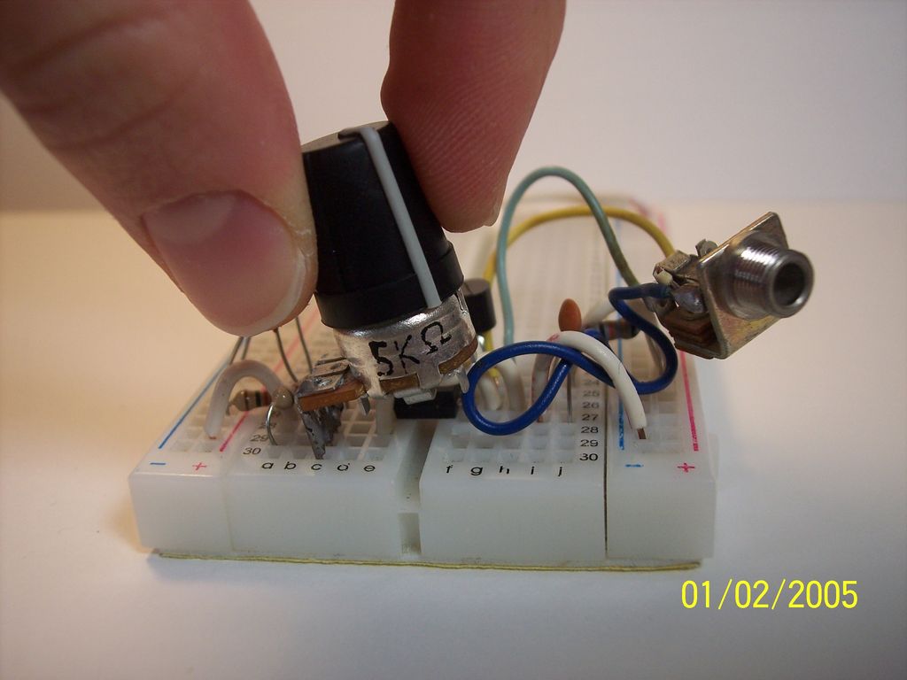 AM Radio Transmitter Using 555 Chip